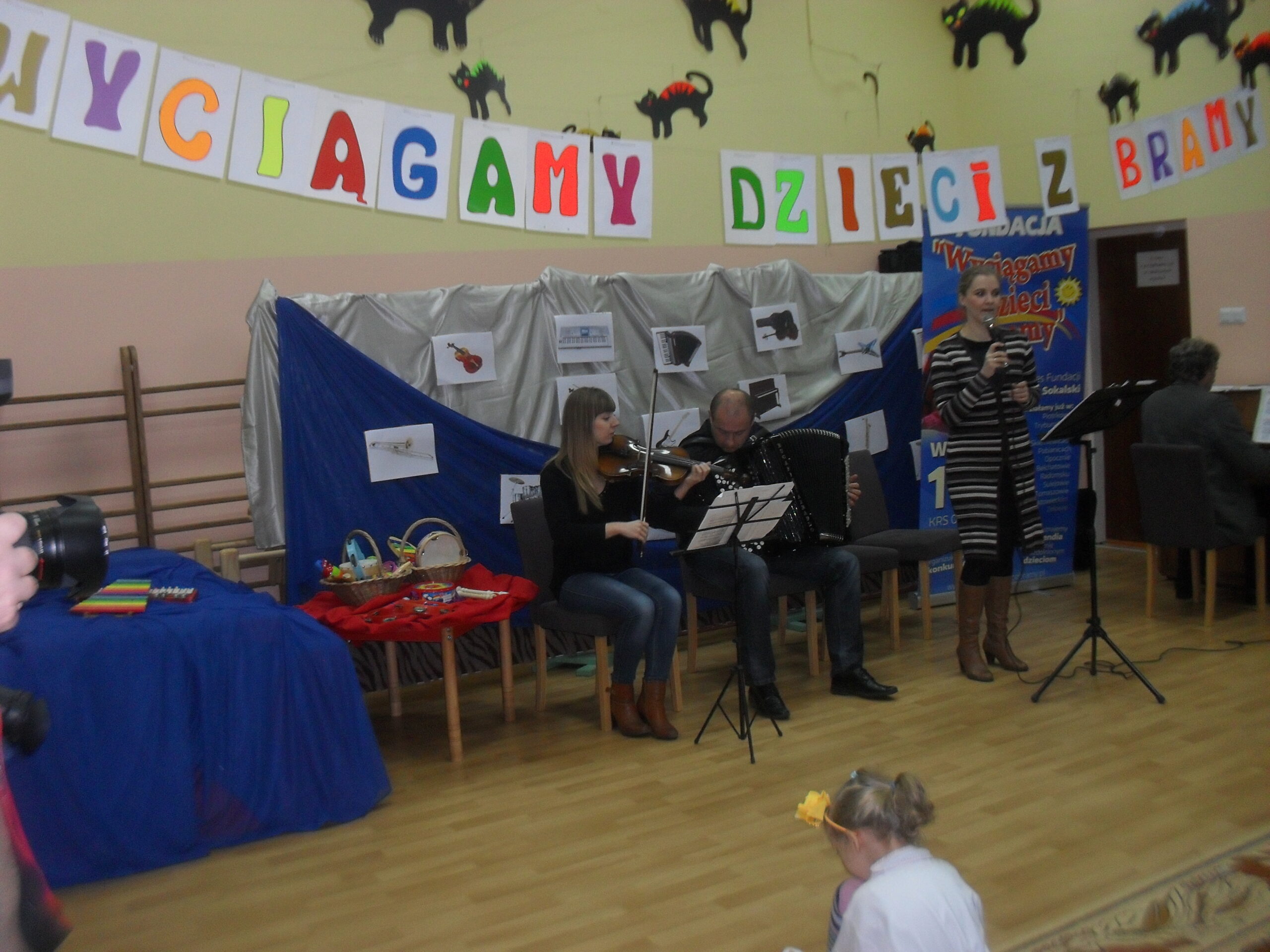 Wyciągamy Dzieci Z Bramy Tekst