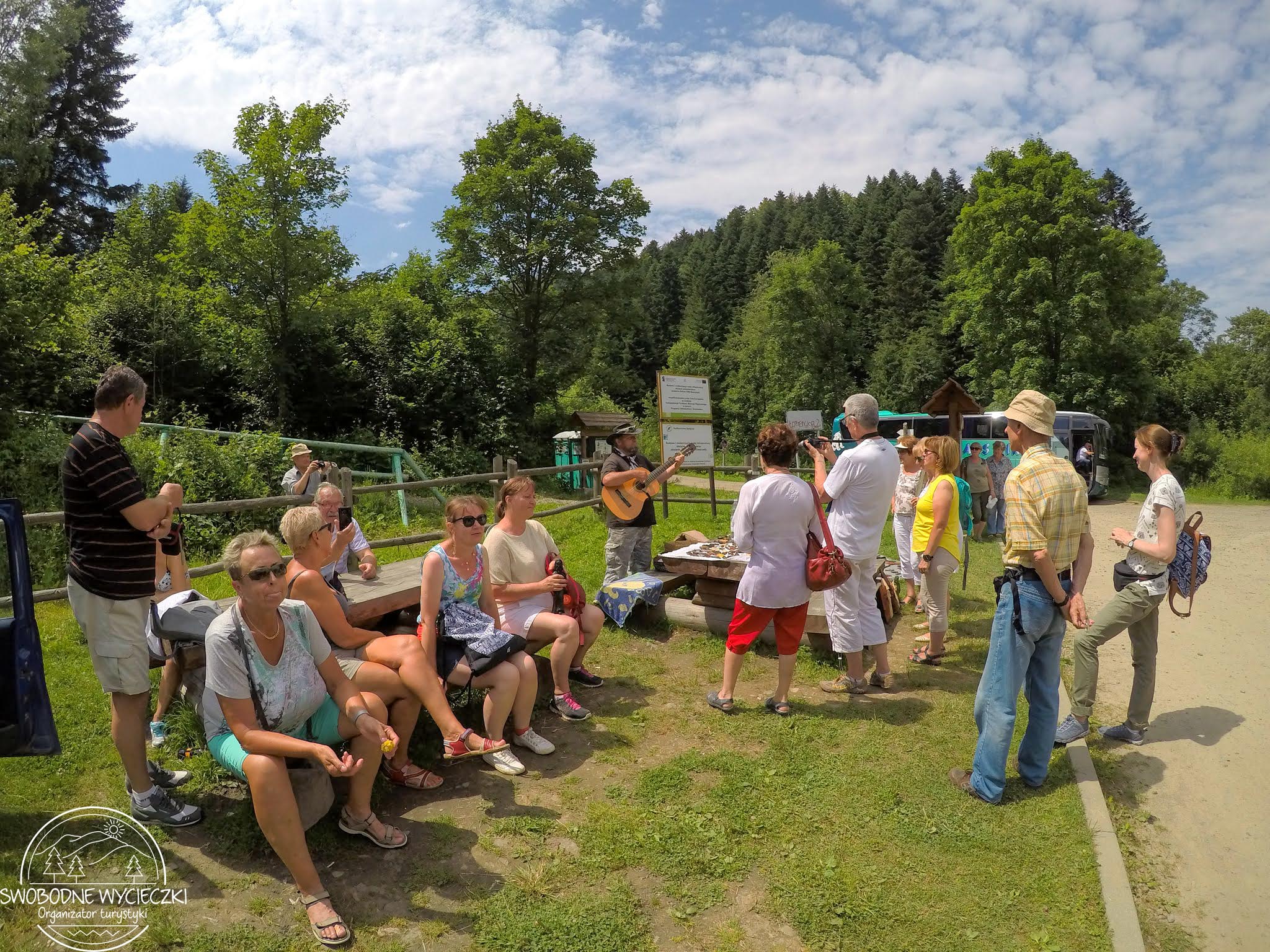 Wycieczki dla seniorów - Bieszczady W Czasie Osmiogodzinnej Wycieczki Turysci 65