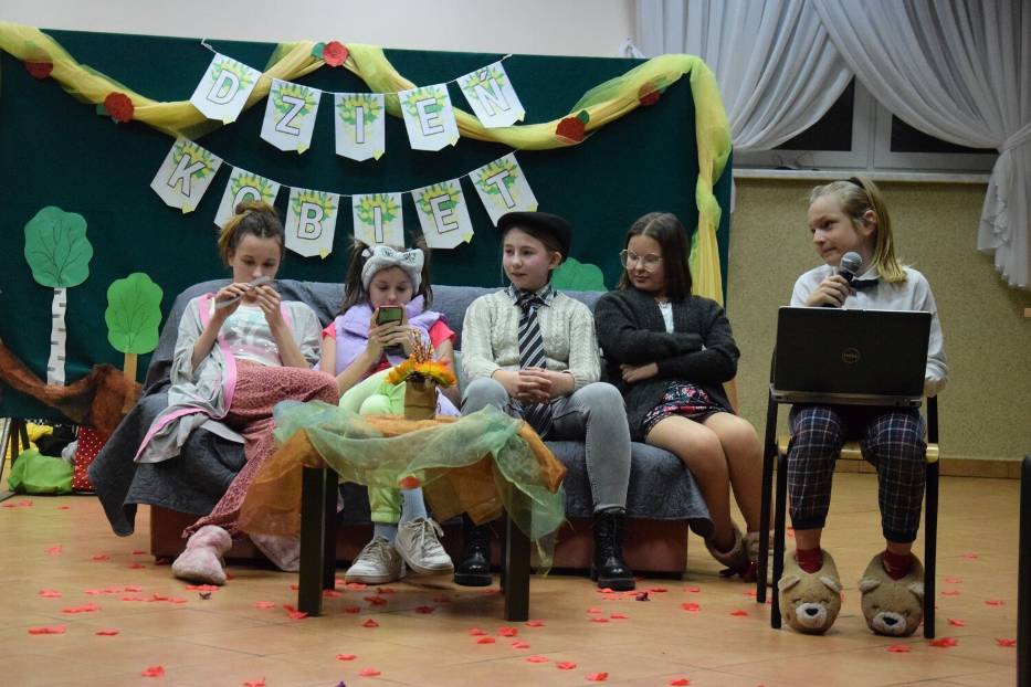 Wyjątkowe niespodzianki i program artystyczny w wykonaniu najmłodszych Opisz Wystep Artystyczny Ktory Przygotowaliscie Na Te Okazje