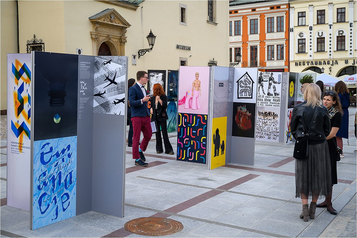 W Twojej Szkole Odbywa Sie Wystawa Plakatow