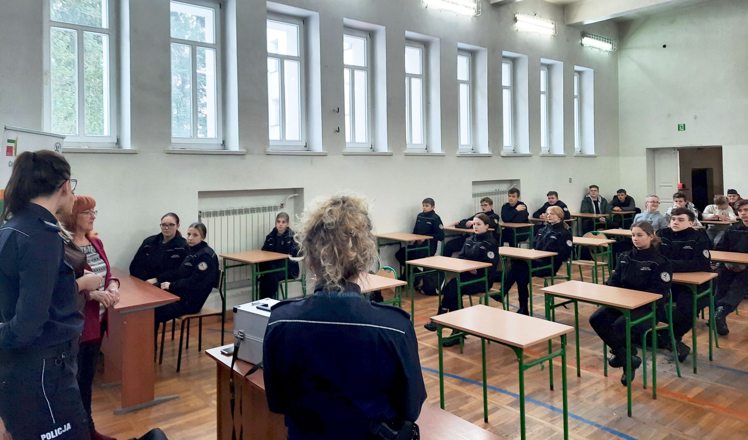 Zajęcia z przedstawicielami Komendy Miejskiej Policji w Piotrkowie Tryb Statut Szkoły Podstawowej Nr 12 W Piotrkowie Tryb
