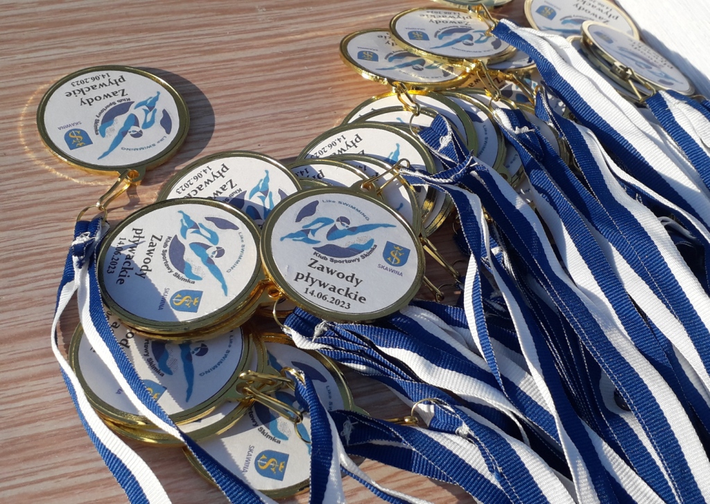 W Klubie Sportowym Na Trzech Półkach Ustawiono 42 Puchary