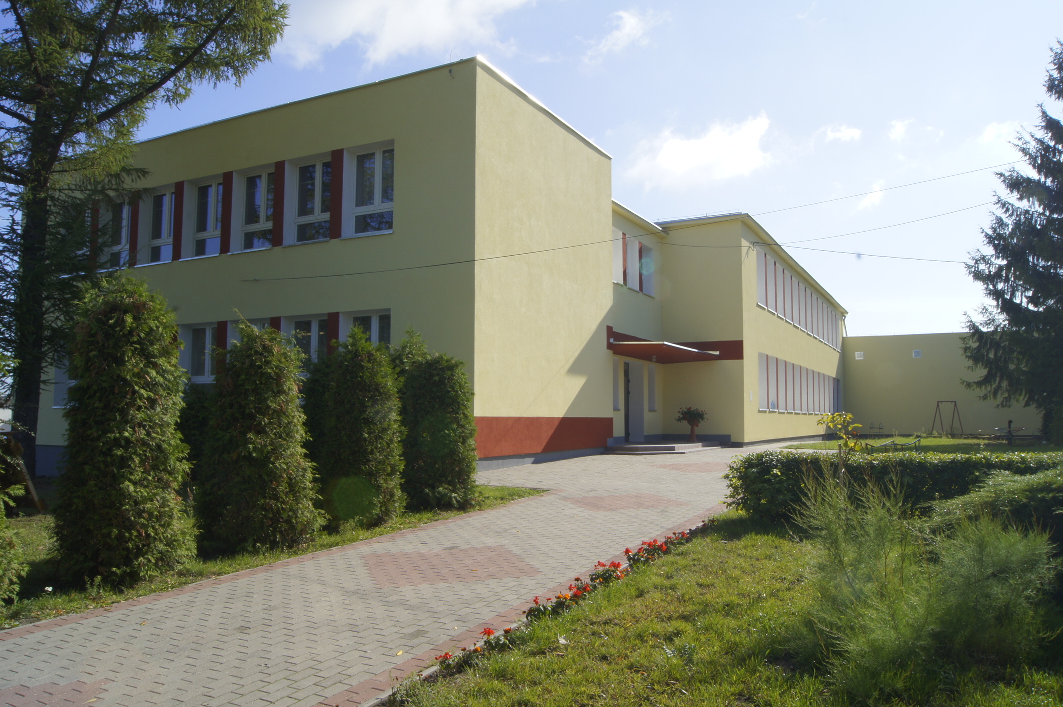 Zespół Szkolno - Przedszkolny w Nowogrodzie Zespół Szkolno Przedszkolny W Nowogrodzie